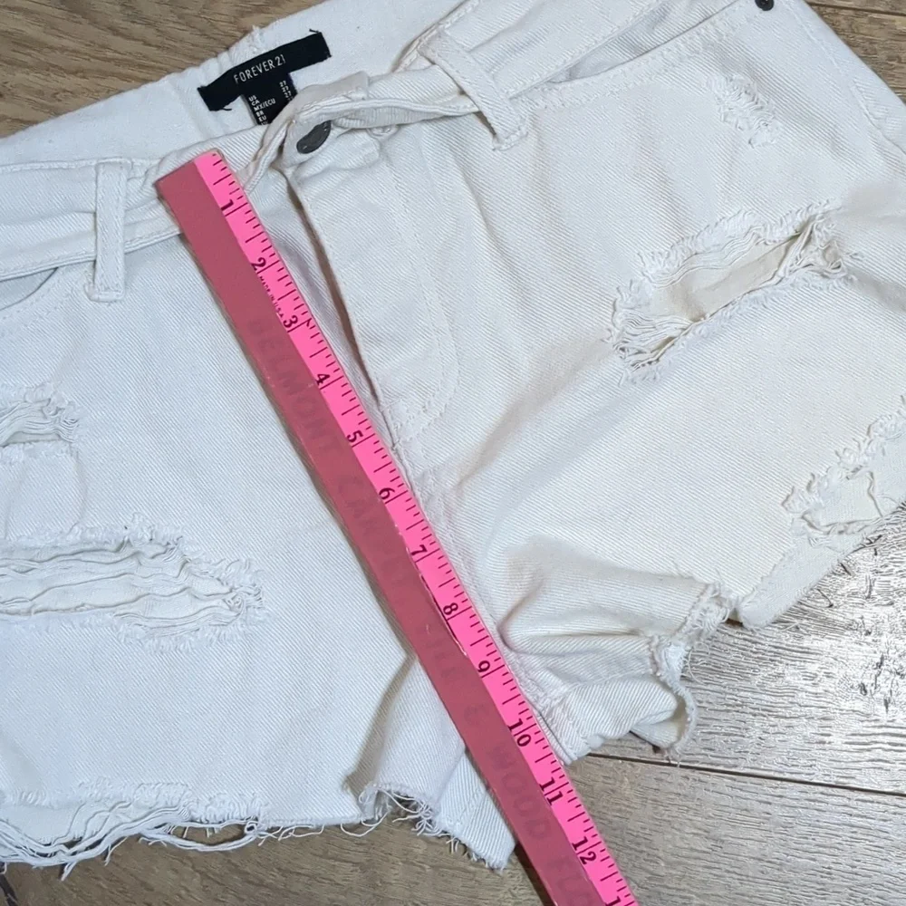 F21 Distressed Denim  Beige Shorts Women's Size 27 NWT